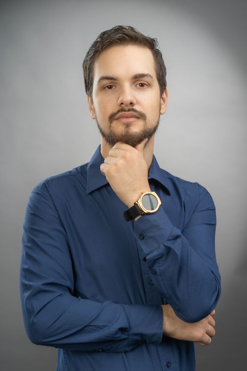 Alex with Steve Jobs pose
